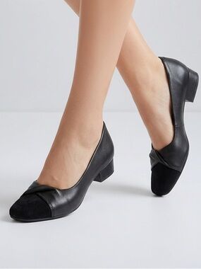 Clarks Women's‎ Black Leather Loafers Size 11 Casual Slip On Shoes